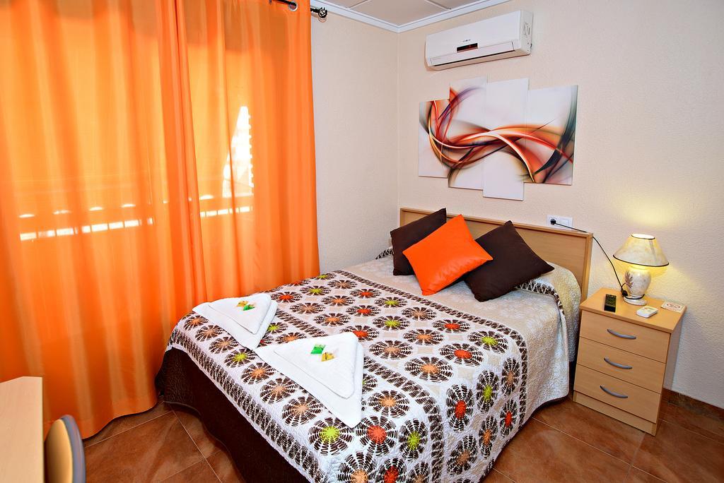 Hostal Carrizo Ельда Екстер'єр фото