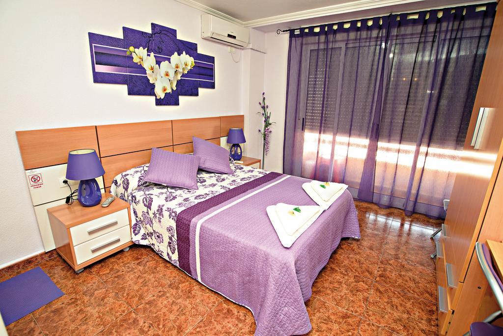 Hostal Carrizo Ельда Екстер'єр фото